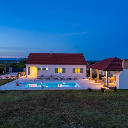 Mariseta Heritage - With Pool And Jacuzzi New Villa *