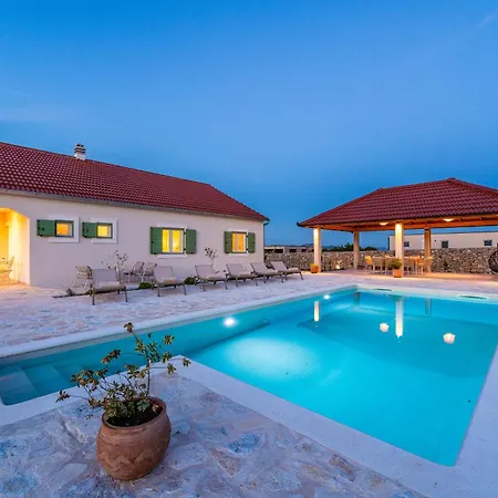 Villa Mariseta Heritage - With Pool And Jacuzzi New