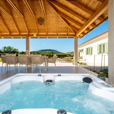 Villa Mariseta Heritage - With Pool And Jacuzzi New *