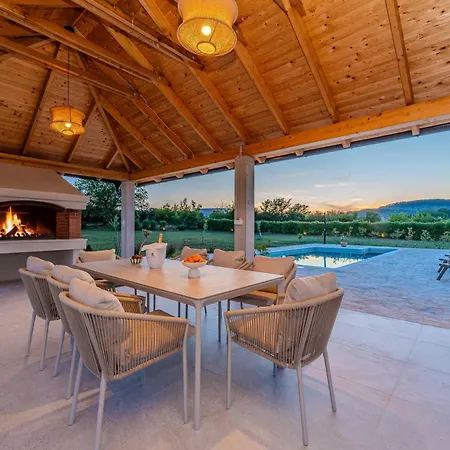 Mariseta Heritage - With Pool And Jacuzzi New Villa Donje Rastane