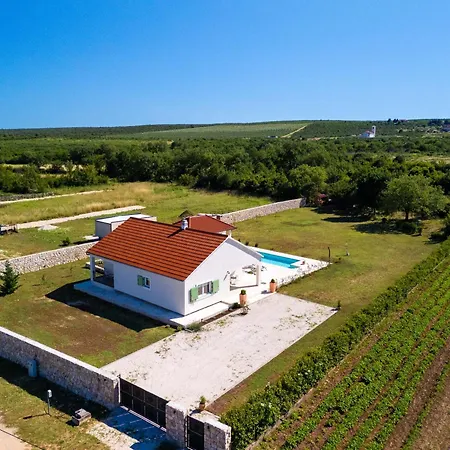 Villa Mariseta Heritage - With Pool And Jacuzzi New Donje Rastane