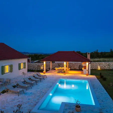 Mariseta Heritage - With Pool And Jacuzzi New Villa
