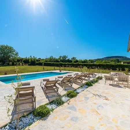 Villa Mariseta Heritage - With Pool And Jacuzzi New Donje Rastane